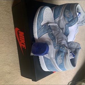 Jordan 1 Hyper Royal’s